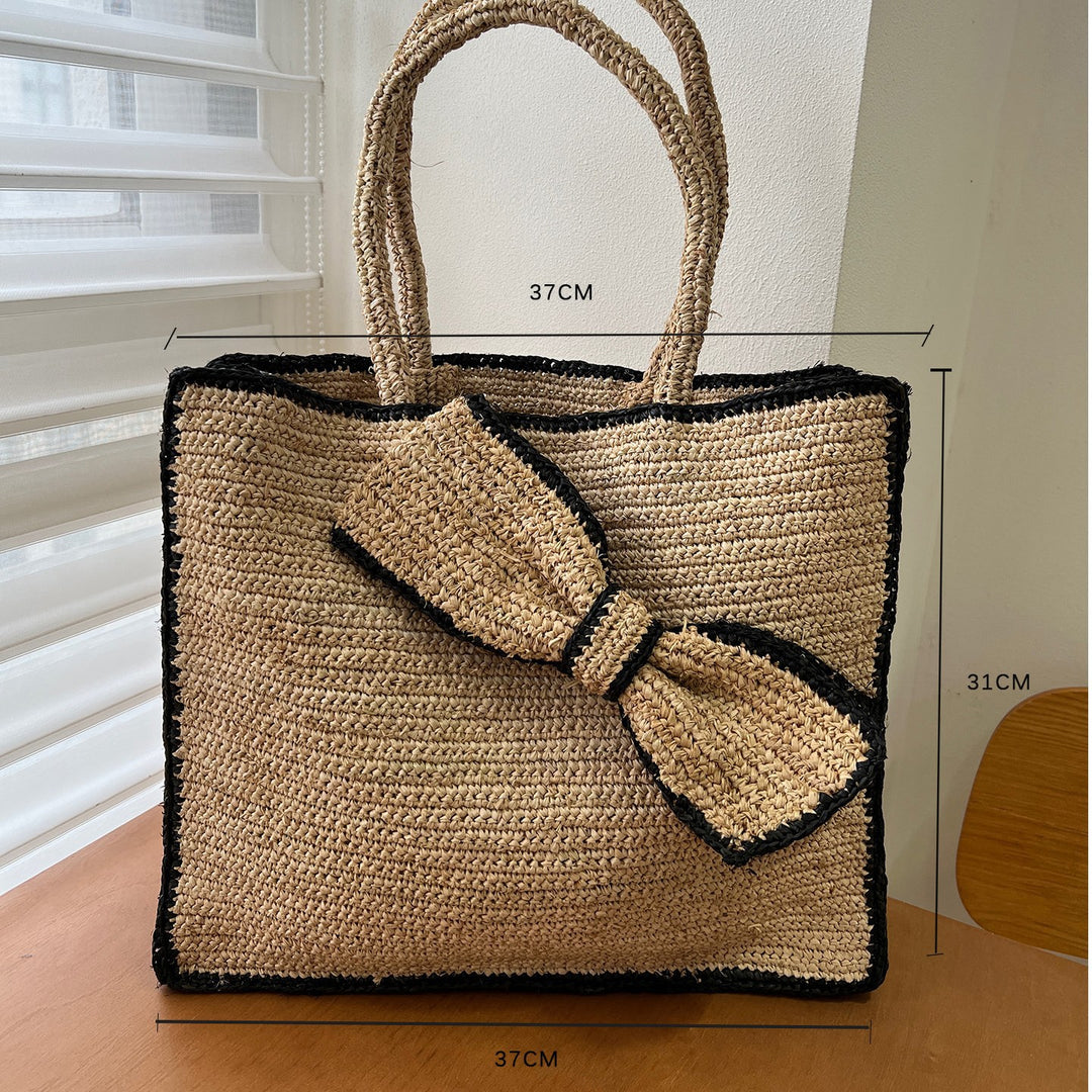 Handcrafted knitted bag with floral design Bowlift