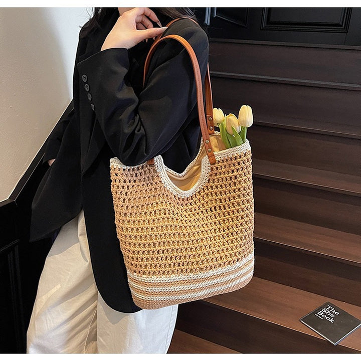 Handcrafted beach bag with fine mesh structures Bowlift