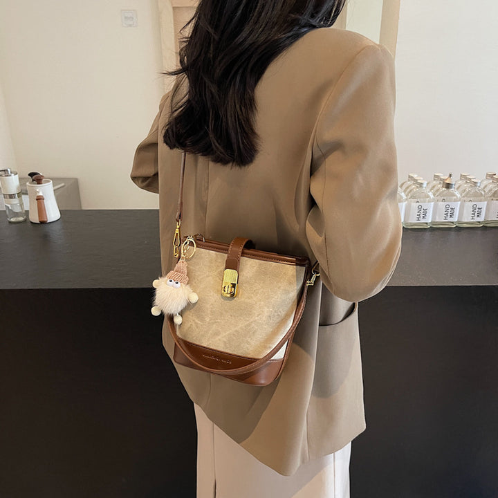 Chic Structural Handbag Bowlift