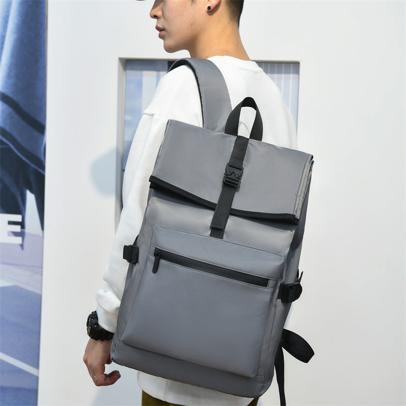 Backpack with Practical Rolltop Closure Bowlift