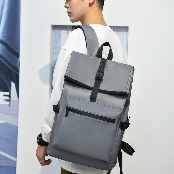 Backpack with Practical Rolltop Closure Bowlift