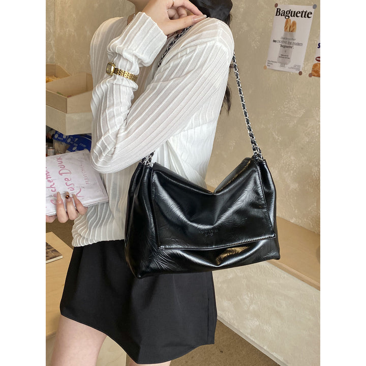 Chic Foldover Shoulder Bag Bowlift