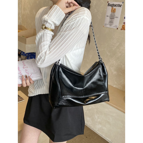 Chic Foldover Shoulder Bag Bowlift