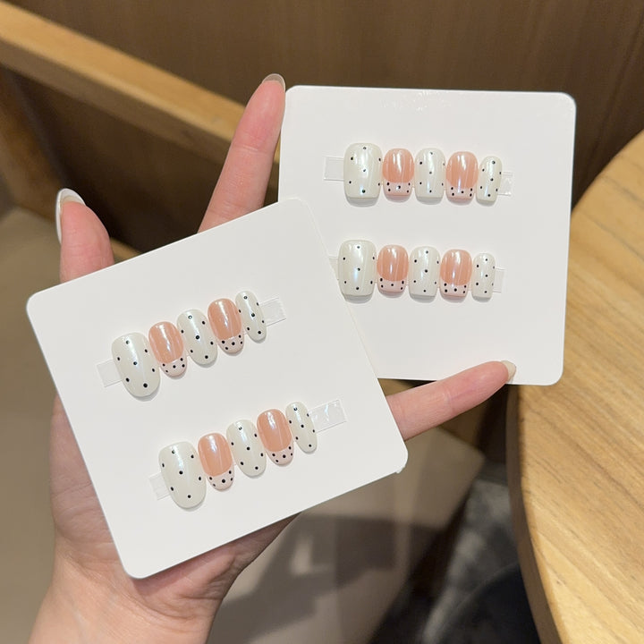 Artificial Nail Tips in Elegant Design Bowlift