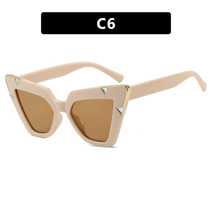 Women's Cat-Eye Sunglasses with Luxurious Design and Protective UV Filter Bowlift