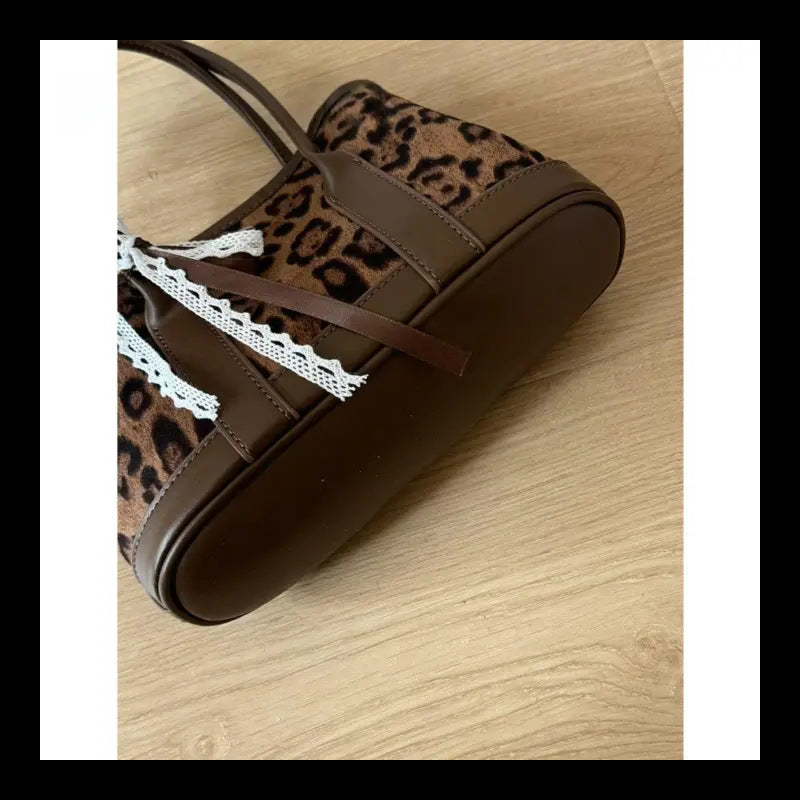 Chic Structured Handheld Tote Bowlift