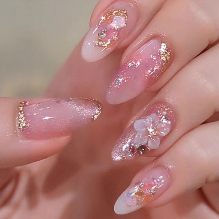 Artificial nails in a playful flower design with glittering accents Bowlift