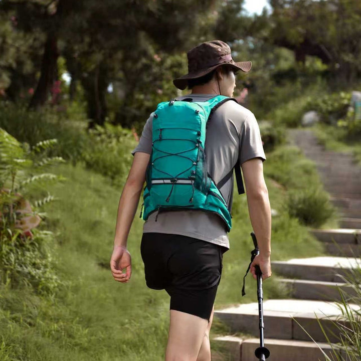 Sporty backpack with breathable mesh inserts and elastic carrying straps Bowlift