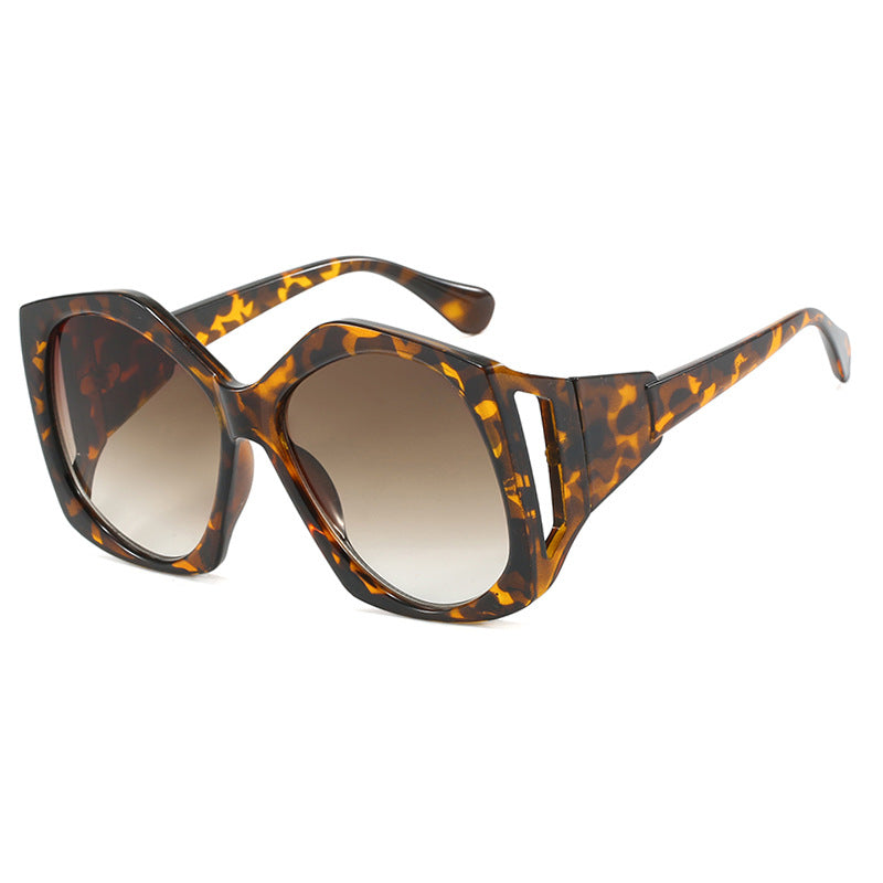 Women oversized sunglasses with futuristic design Bowlift