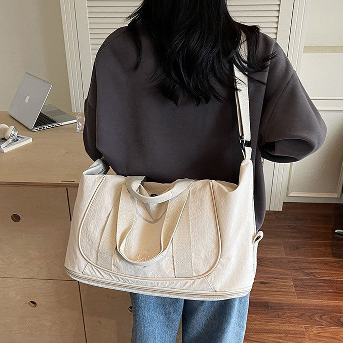 Multifunctional Sports Bag with Ergonomic Carrying Handles Bowlift