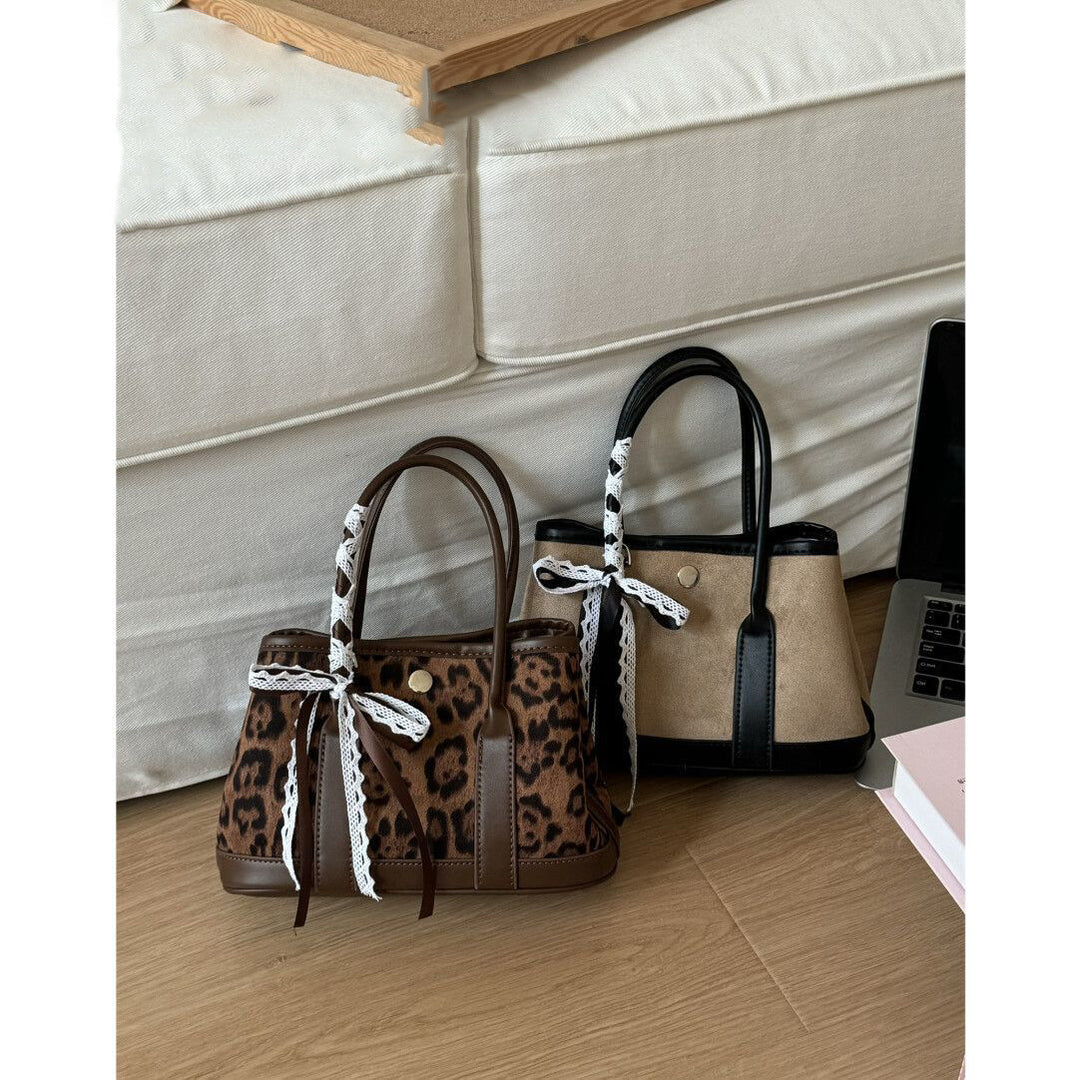 Chic Structured Handheld Tote Bowlift