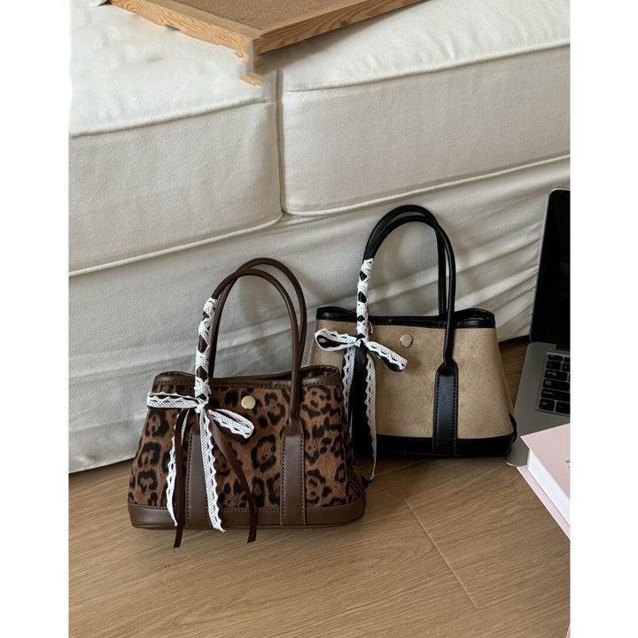 Chic Structured Handheld Tote Bowlift