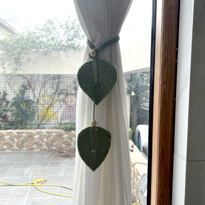 Decorative Leaf Keychain Bowlift