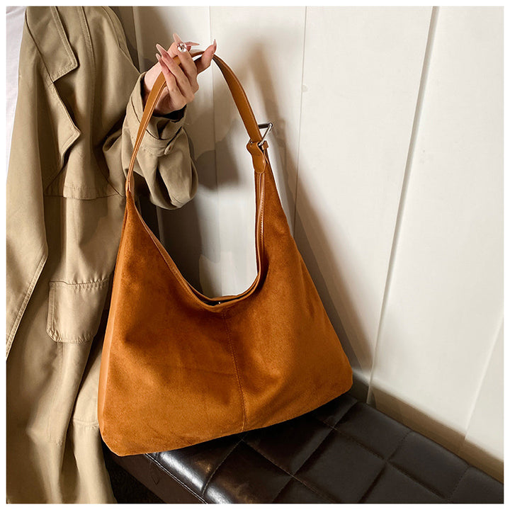 Elegant and Versatile Shoulder Bag Bowlift