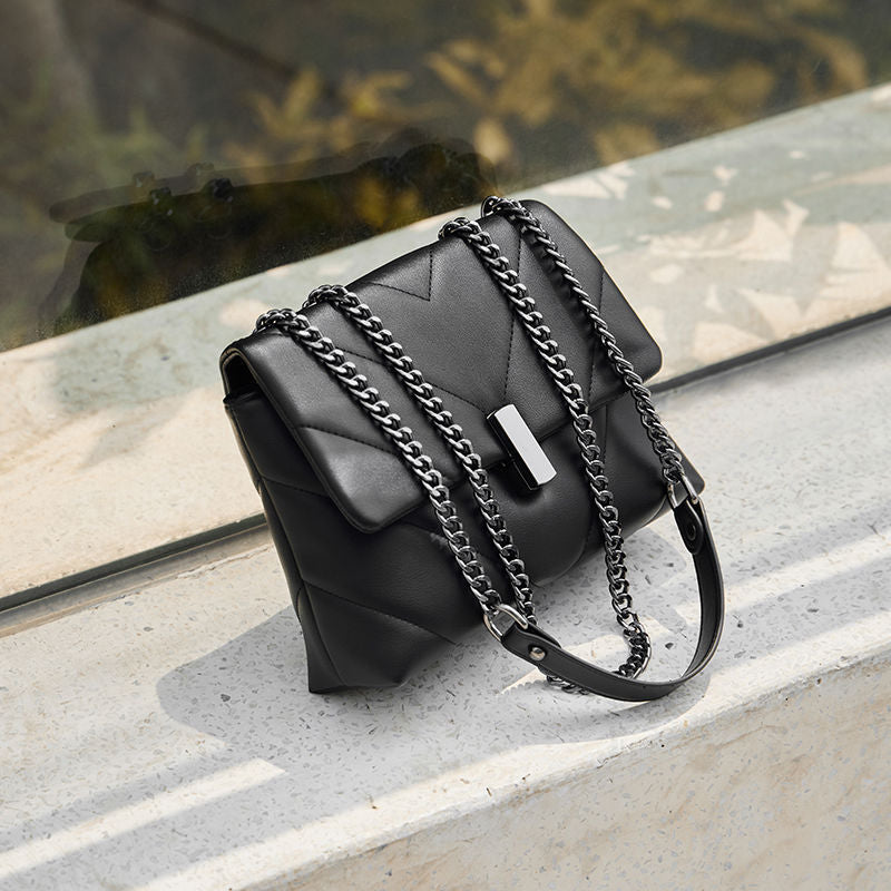 Elegant Quilted Shoulder Handbag Bowlift