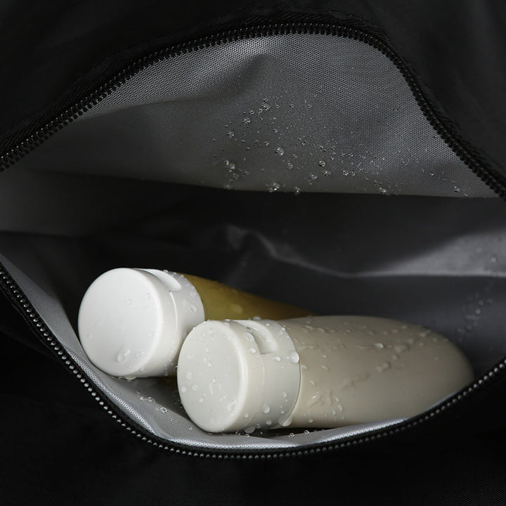 Sporty travel bag with water-repellent properties and ergonomic carrying handles Bowlift
