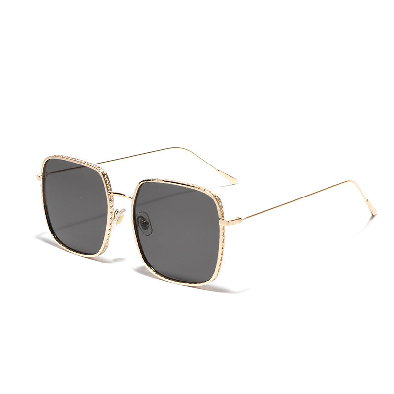 Women oversized sunglasses with elegant details Bowlift