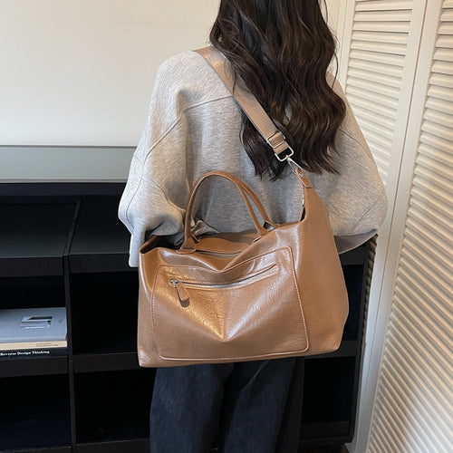 Elegant and Functional Weekend Bag Bowlift