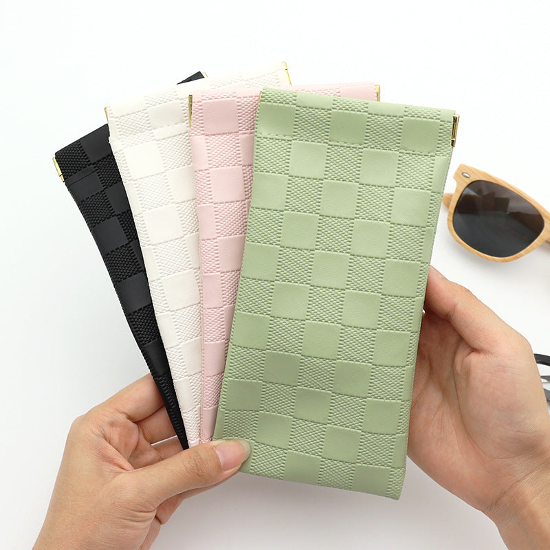 Fashionable Checkered Pouch Bowlift