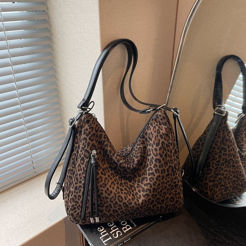 Chic Leopard Print Hobo Bag Bowlift