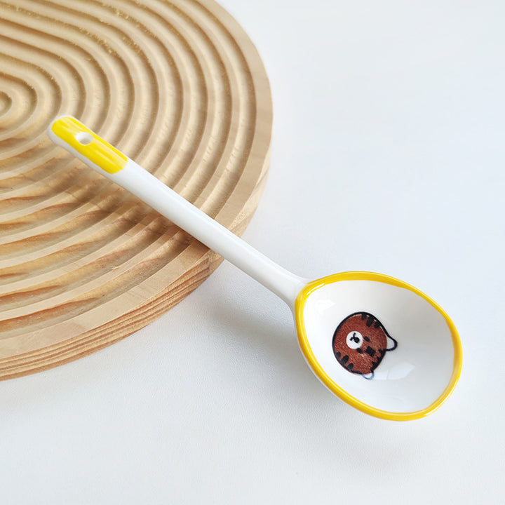 Ceramic soup spoon with lucky cat illustration and ergonomic long-handle Bowlift