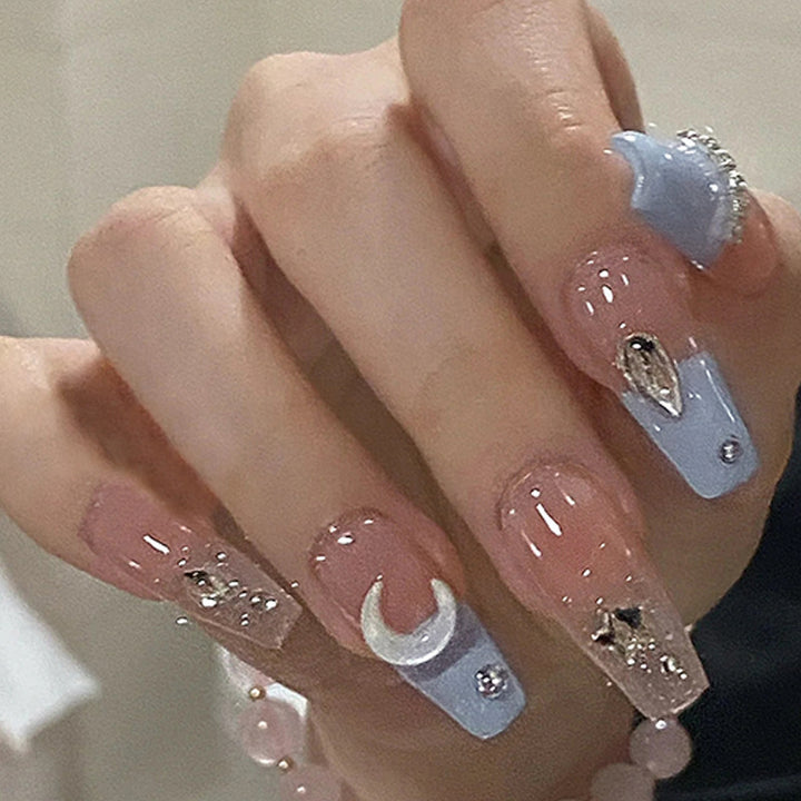Artificial nails with glamorous accents Bowlift