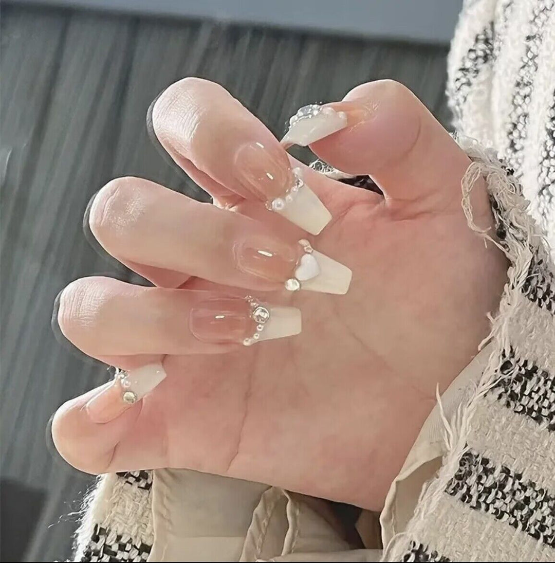 Elegant Press-On Nail Art Set with Pearl and Heart Accents Bowlift