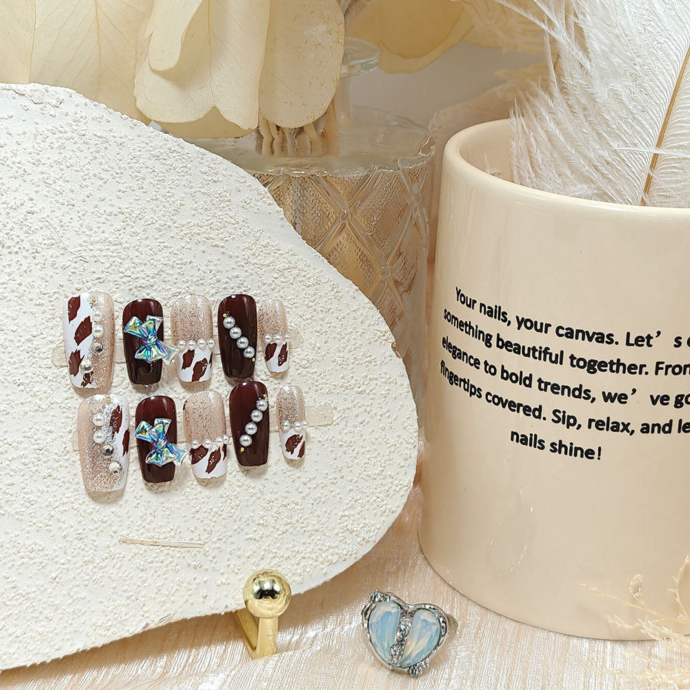 Artificial nails with glamorous 3D applications and glitter Bowlift