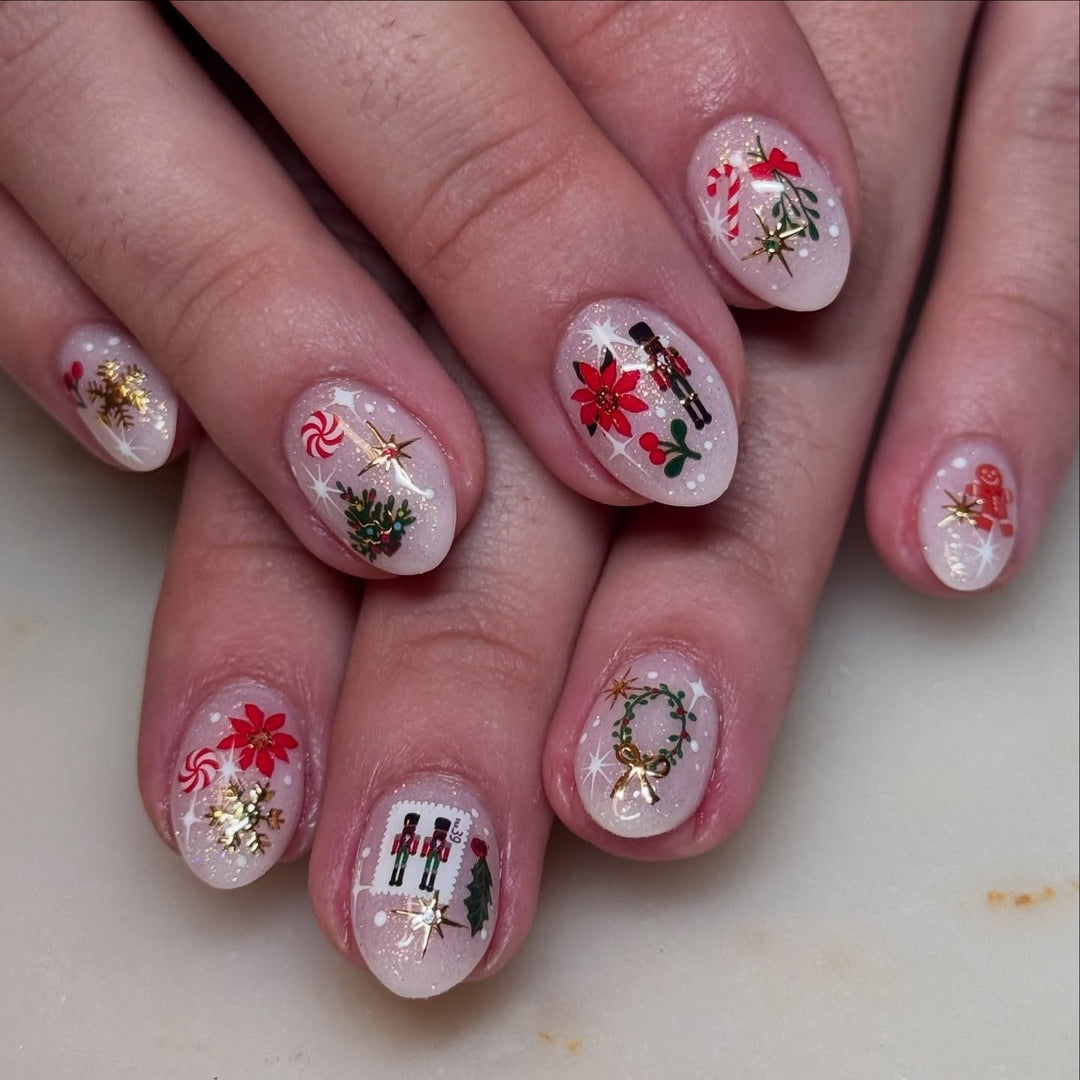 Artificial nails with festive Christmas designs Bowlift