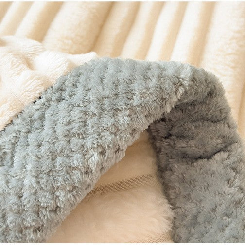 Ultra-Soft Reversible Fleece Blanket Bowlift