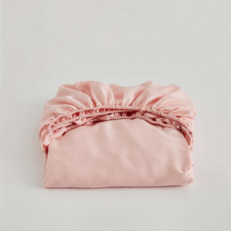 Fitted sheet made of fine cotton satin with extra high skirt and elastic all-around rubber Bowlift