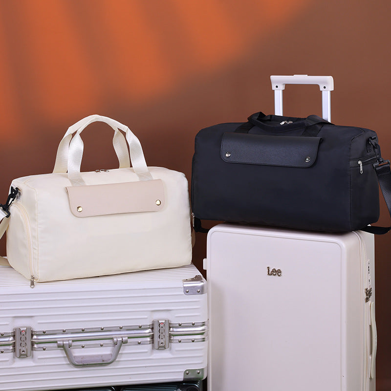 Sports bag with versatile interior pocket design Bowlift