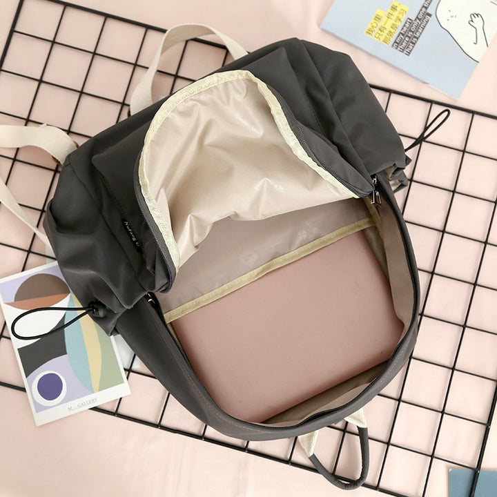 Practical backpack with innovative closure system Bowlift