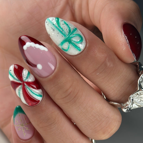 Artificial nails in festive Christmas design Bowlift 1788232693