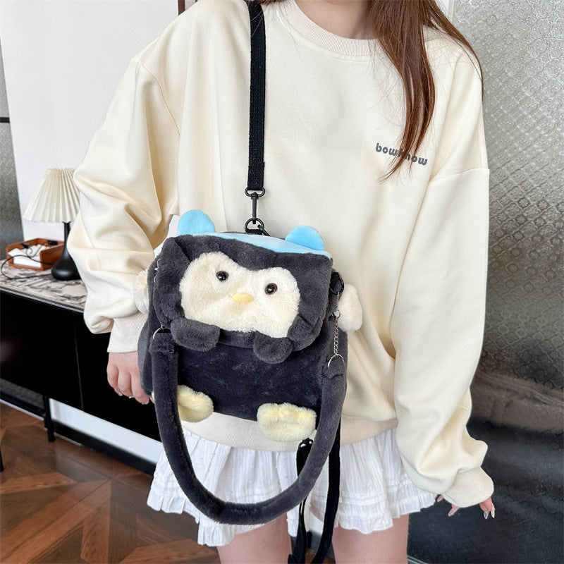 Plush backpack with cute penguin design Bowlift
