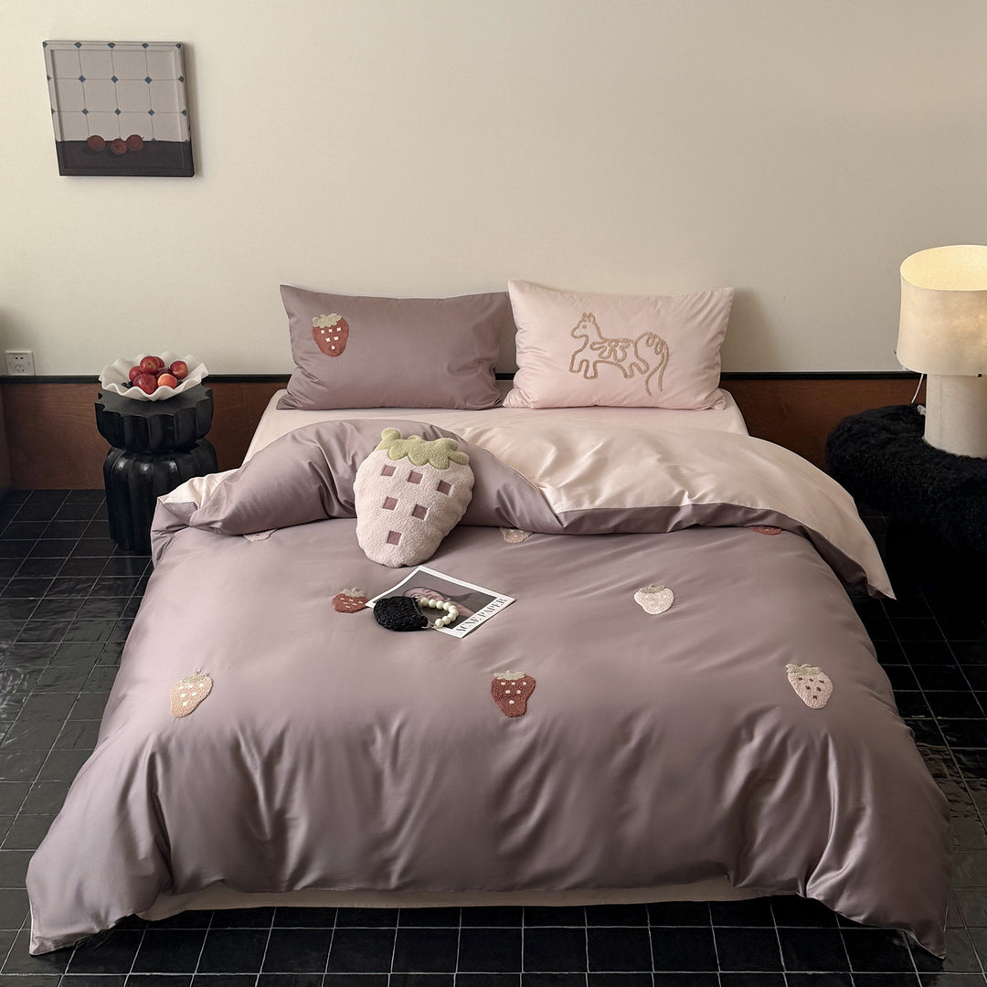 Bedding set made of cotton satin with embroidered strawberry appliqués and silky-matte finish Bowlift