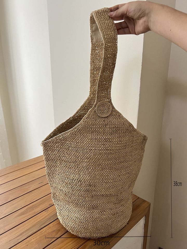Handcrafted straw bag with soft lining Bowlift