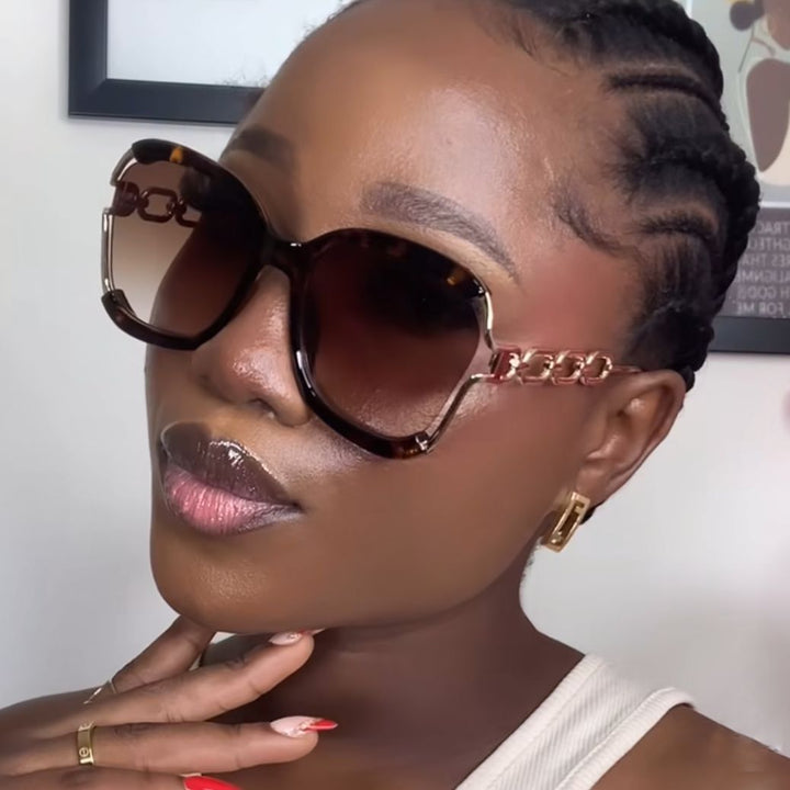 Ladies fashionable sunglasses with golden chain details Bowlift