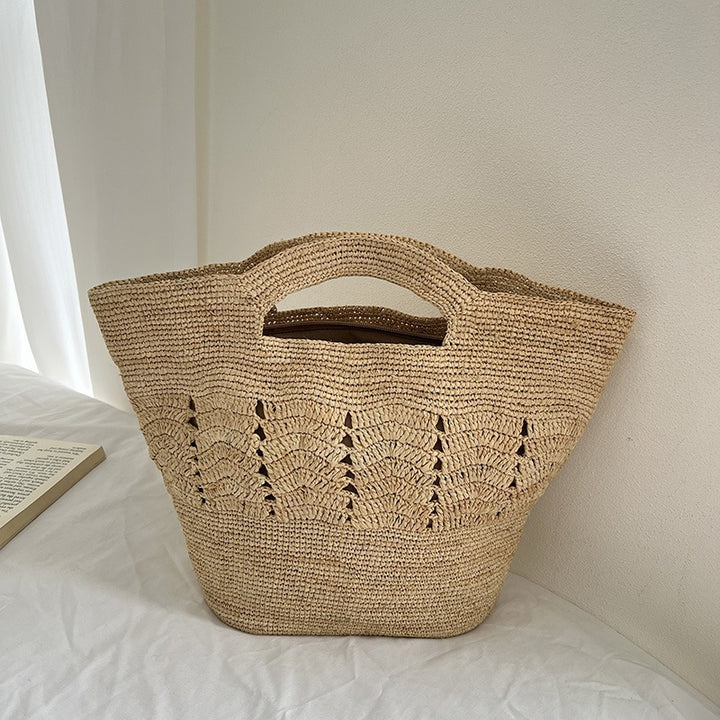 Handcrafted straw bag with geometric pattern Bowlift