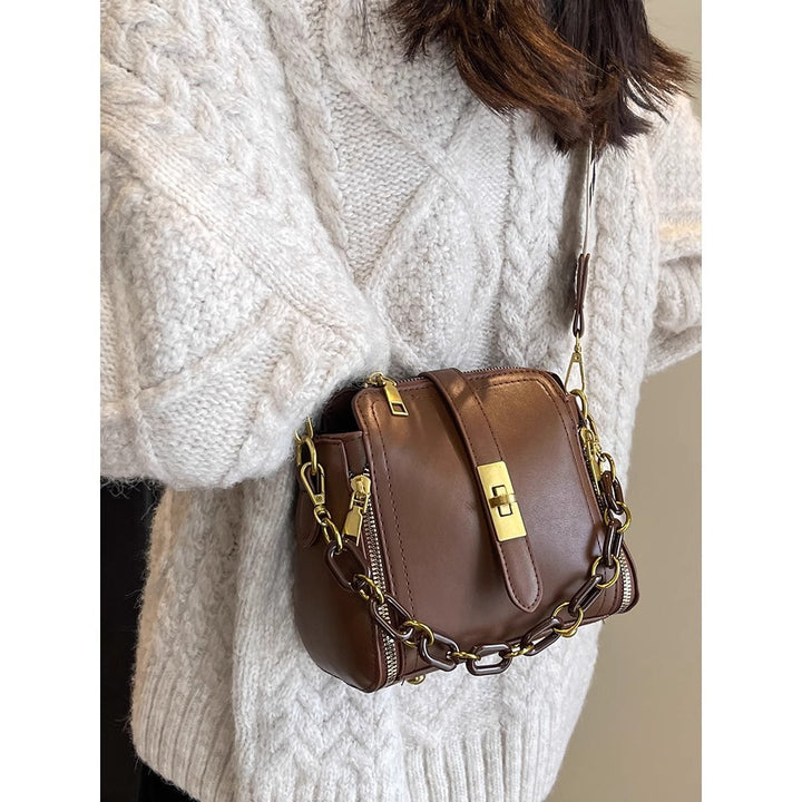 Chic Crossbody Handbag Bowlift