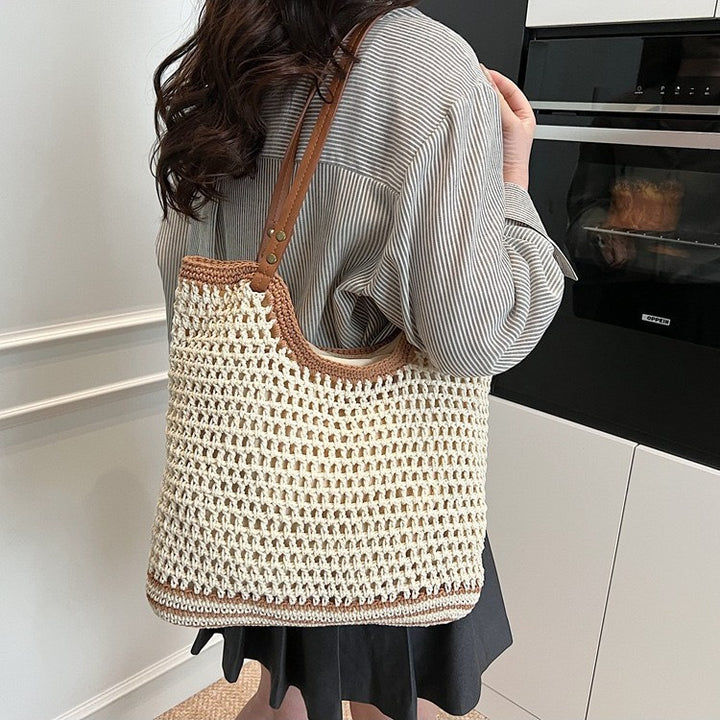 Handcrafted beach bag with fine mesh structures Bowlift