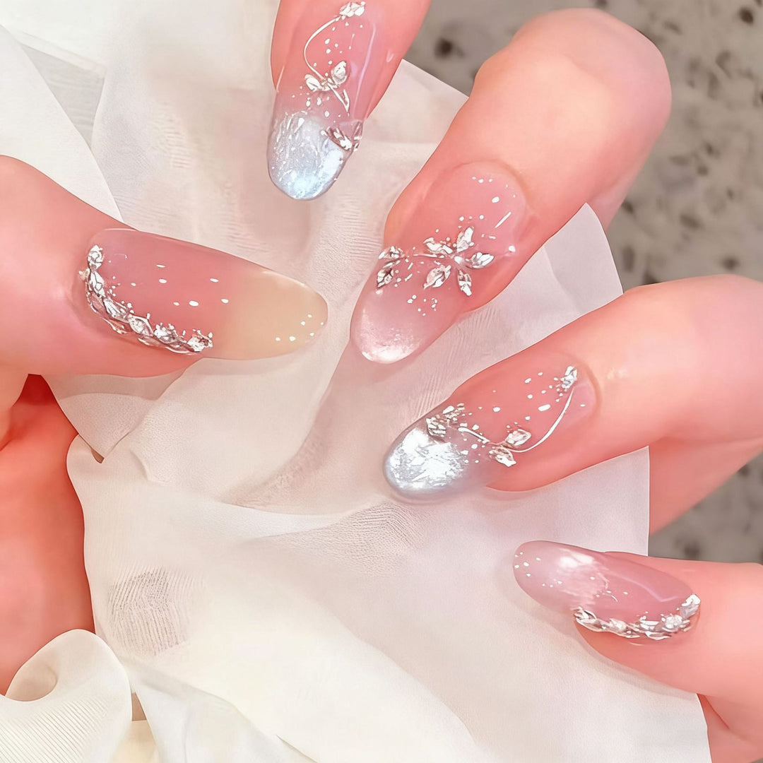 Artificial nail set with shiny 3D accents Bowlift