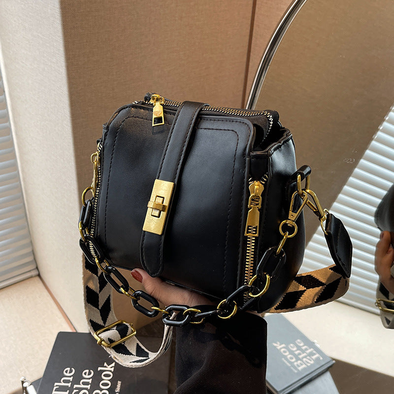 Chic Crossbody Handbag Bowlift