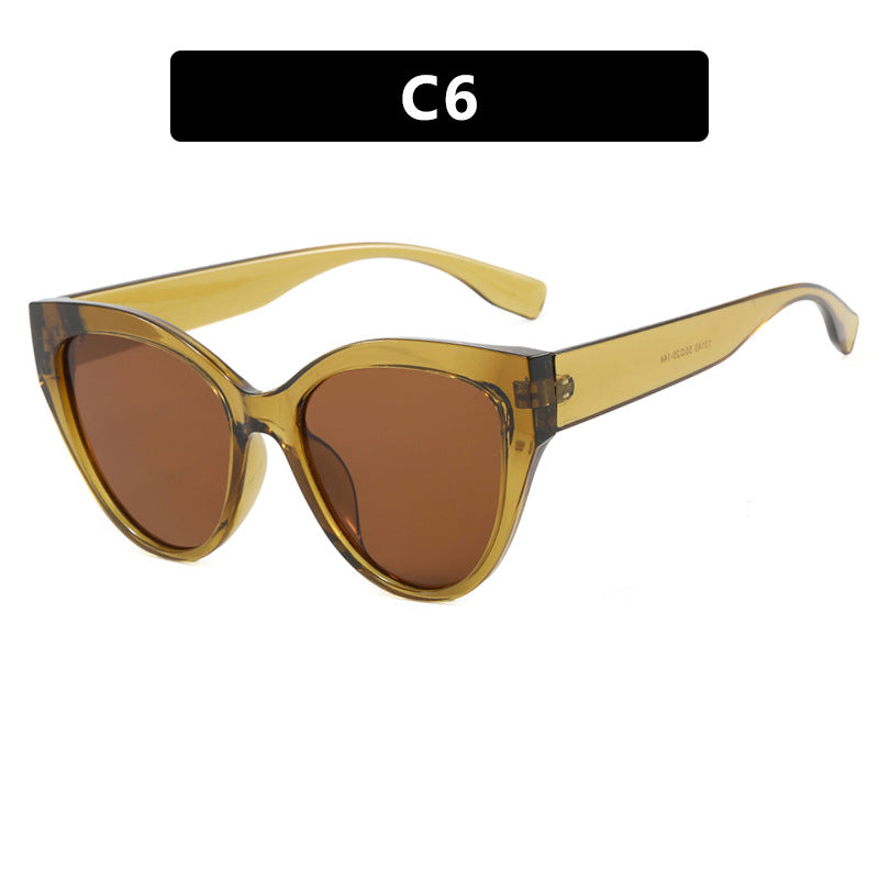 Ladies Cat-Eye Sunglasses with Extravagant Frame and UV Protection Bowlift