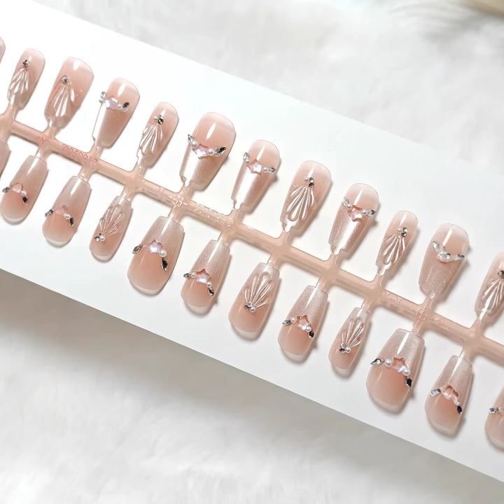 Artificial nails with elegant rhinestone design Bowlift
