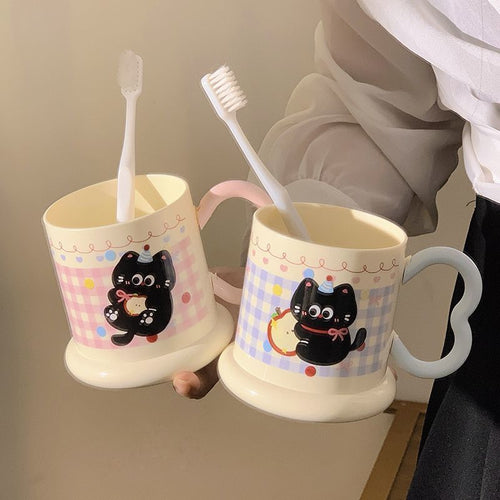 Ceramic mug with playful cat motif Bowlift