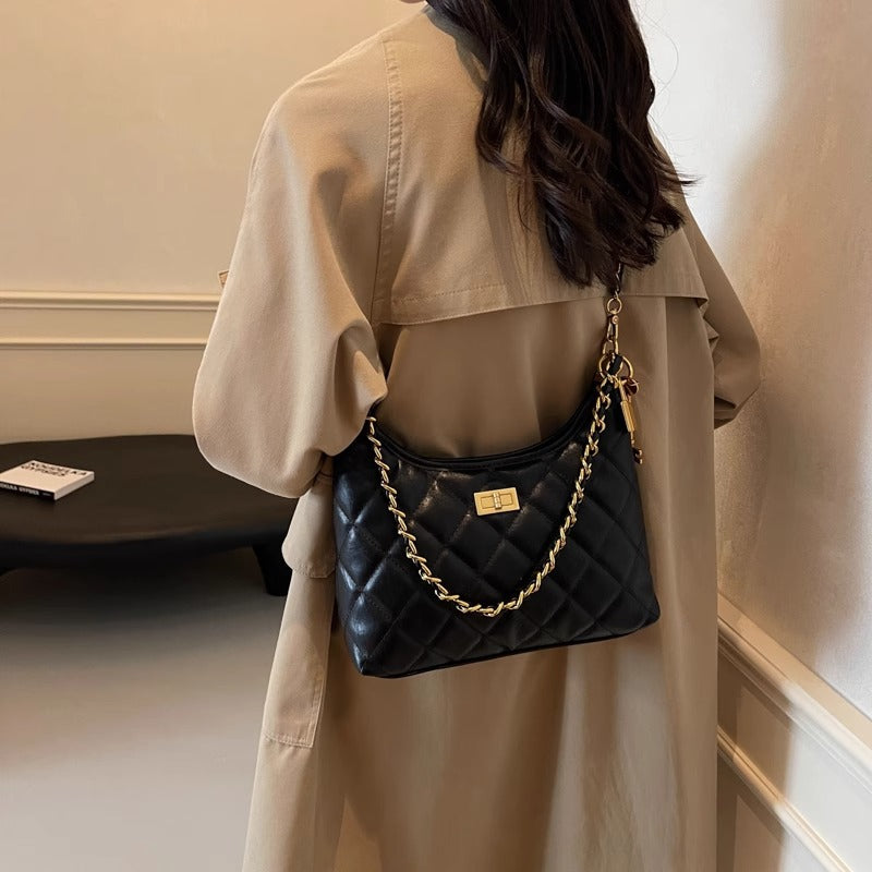 Chic Quilted Chain Bag Bowlift