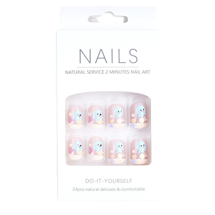 Nails in maritime themes with 3D applications Bowlift