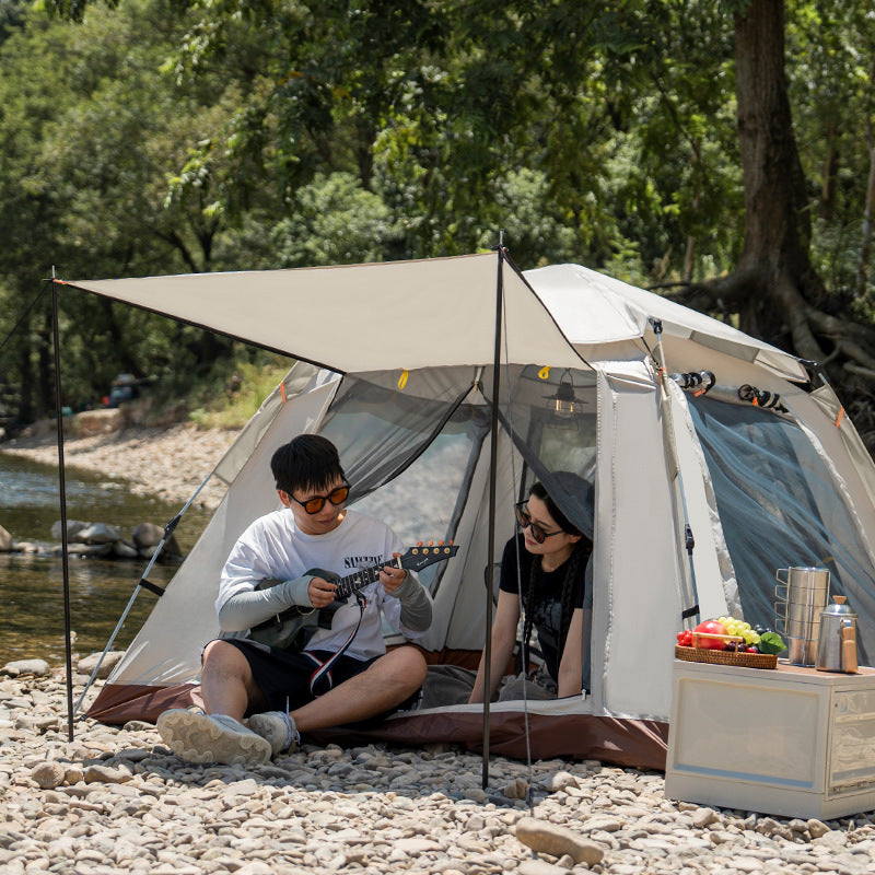 Camping tent with spacious interior and expandable sun protection Bowlift
