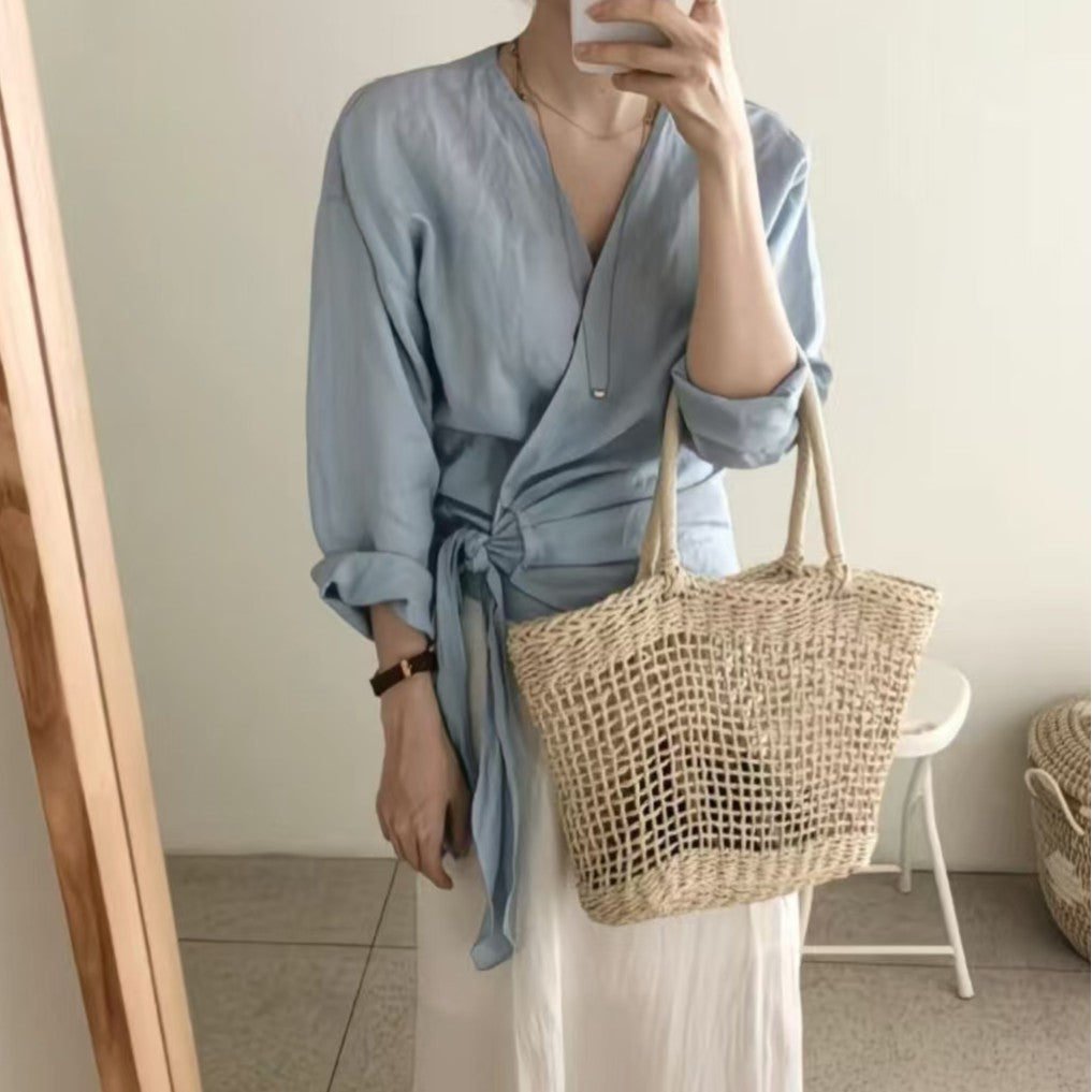 Handcrafted straw bag with fine structure Bowlift